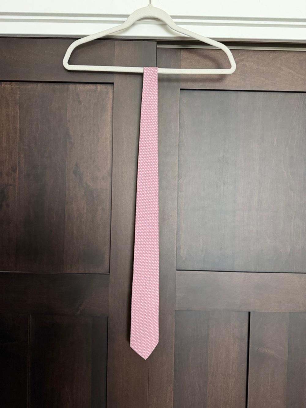 Vineyard Vines Men’s Vineyard Whale Silk Tie in Light Pink Fading on Back of Tie